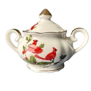 Lefton Cardinal Holly Berries Porcelain Sugar Bowl w/lid Gold Trim Accents 1984